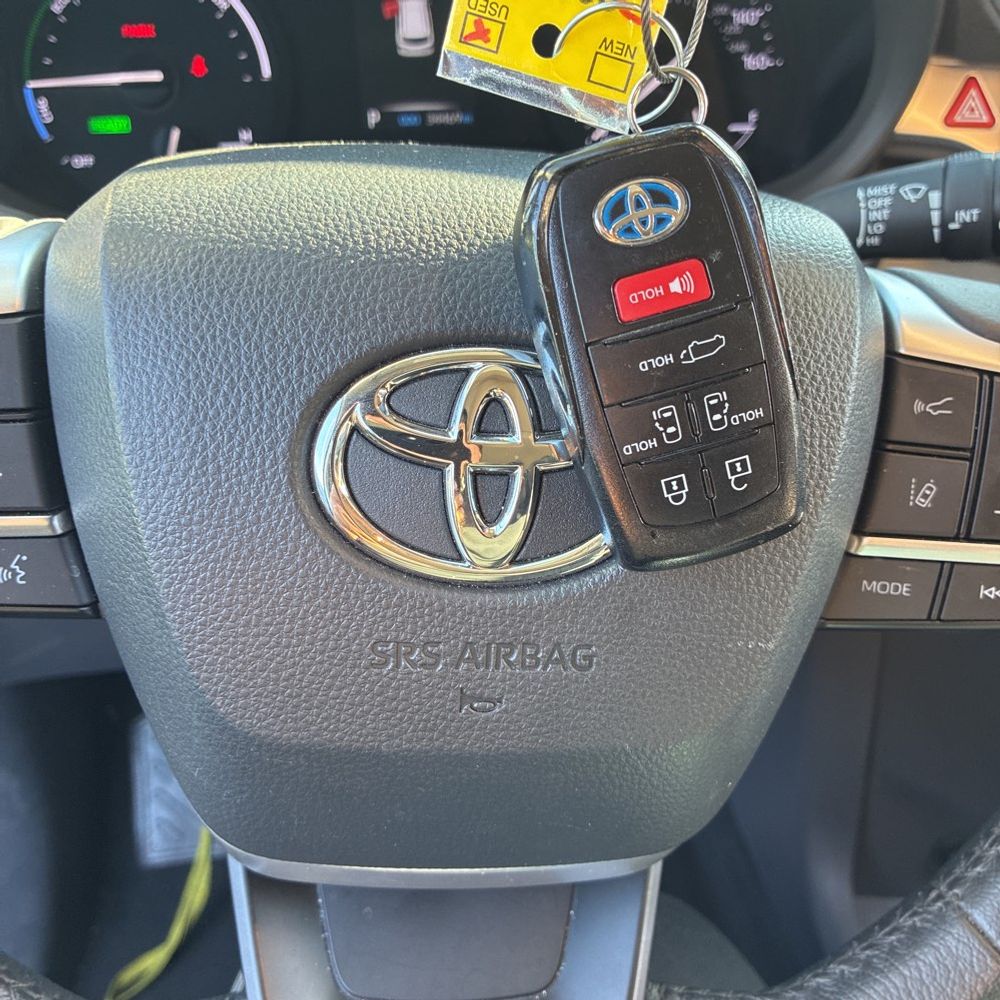 2024 Toyota Sienna XLE 8-Passenger