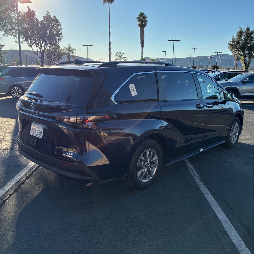 2024 Toyota Sienna XLE 8-Passenger