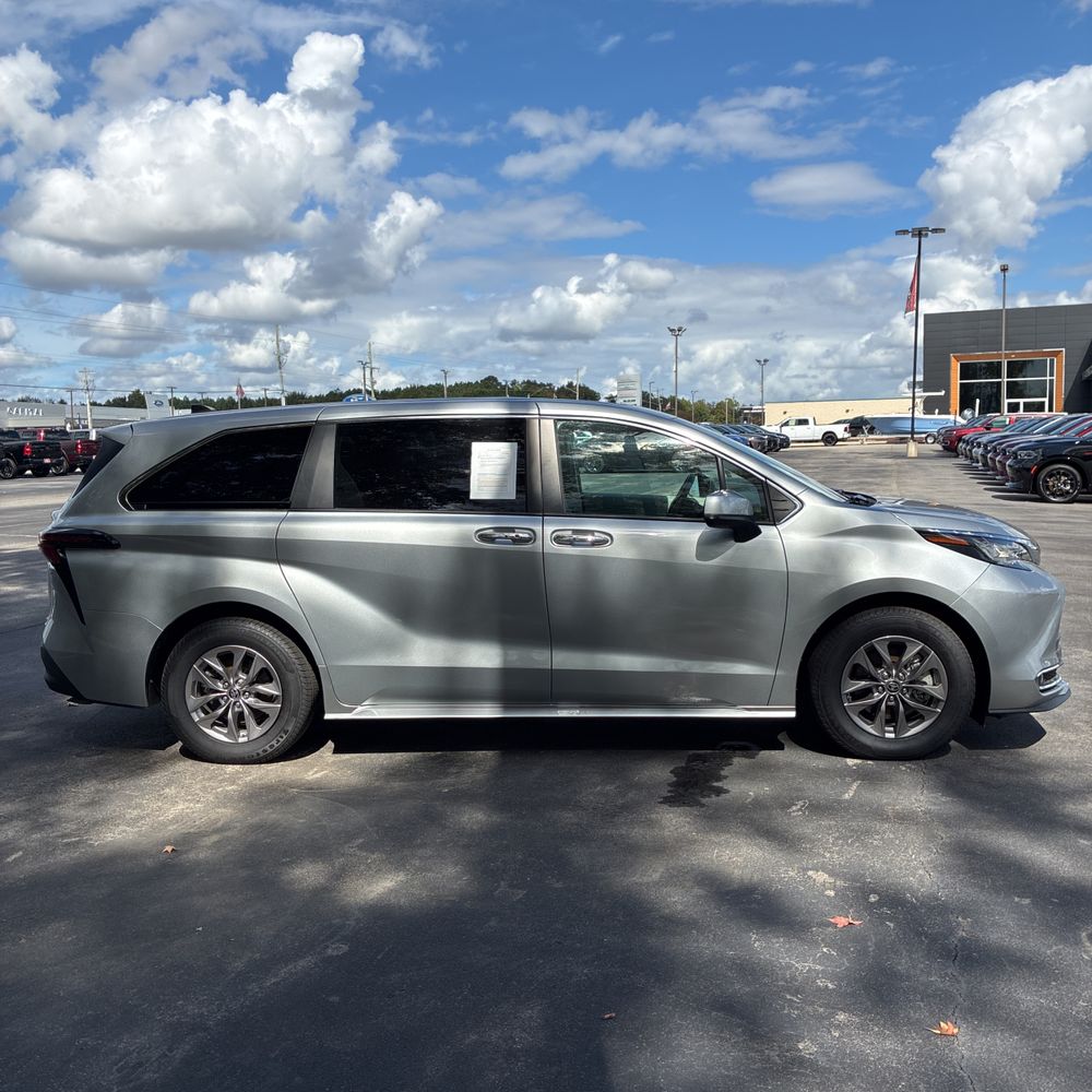 2023 Toyota Sienna XLE 7-Passenger