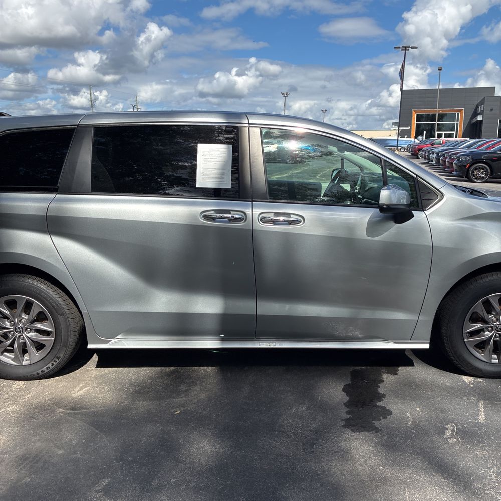2023 Toyota Sienna XLE 7-Passenger