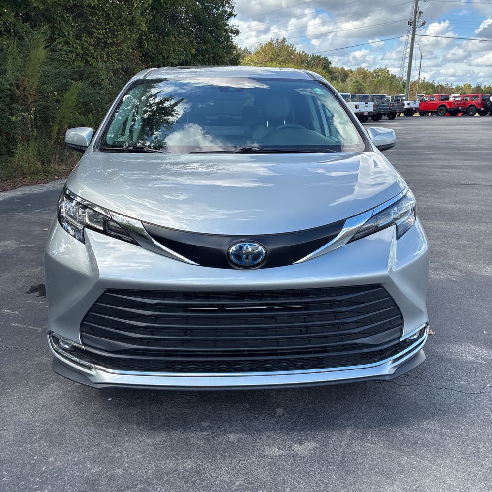2023 Toyota Sienna XLE 7-Passenger