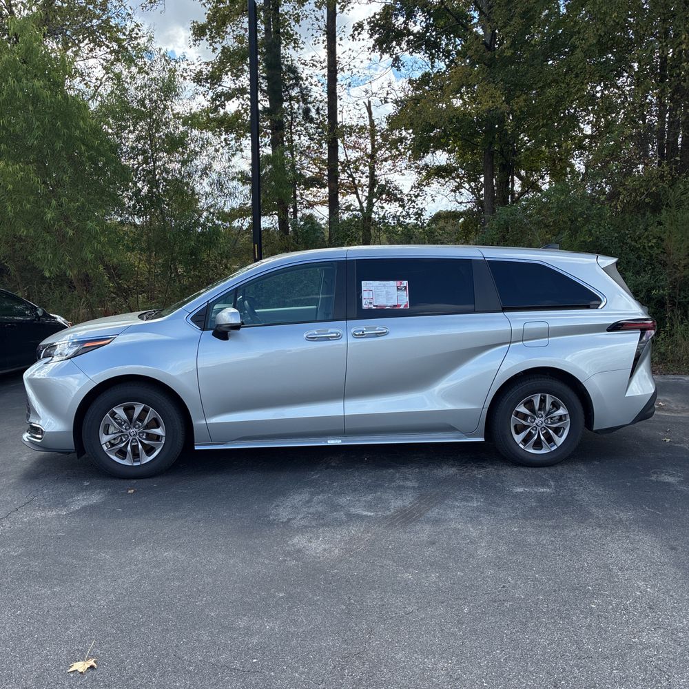2023 Toyota Sienna XLE 7-Passenger