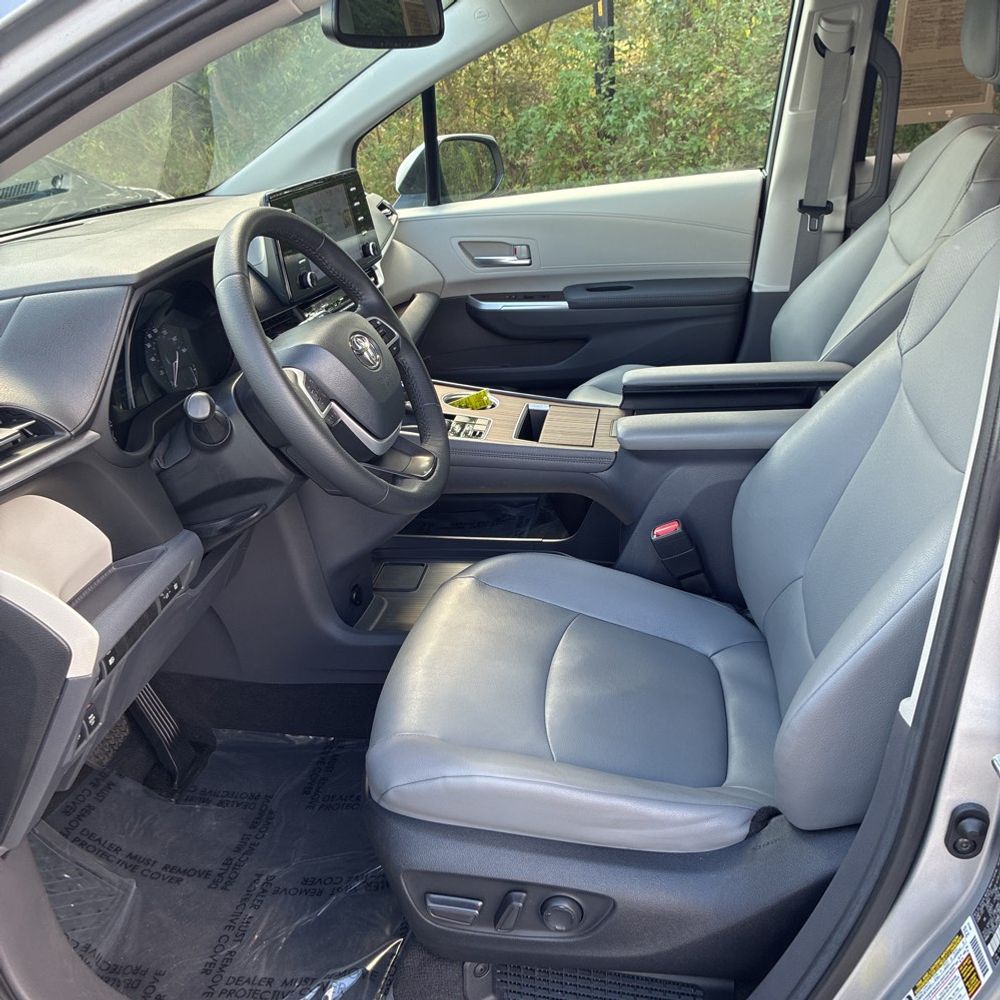2023 Toyota Sienna XLE 7-Passenger