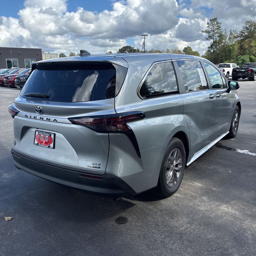 2023 Toyota Sienna XLE 7-Passenger