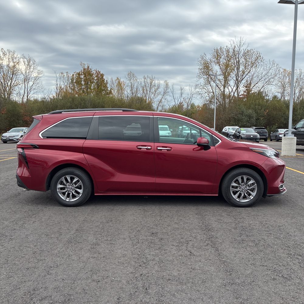 2022 Toyota Sienna XLE 7-Passenger