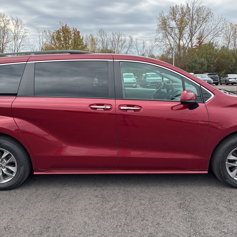 2022 Toyota Sienna XLE 7-Passenger
