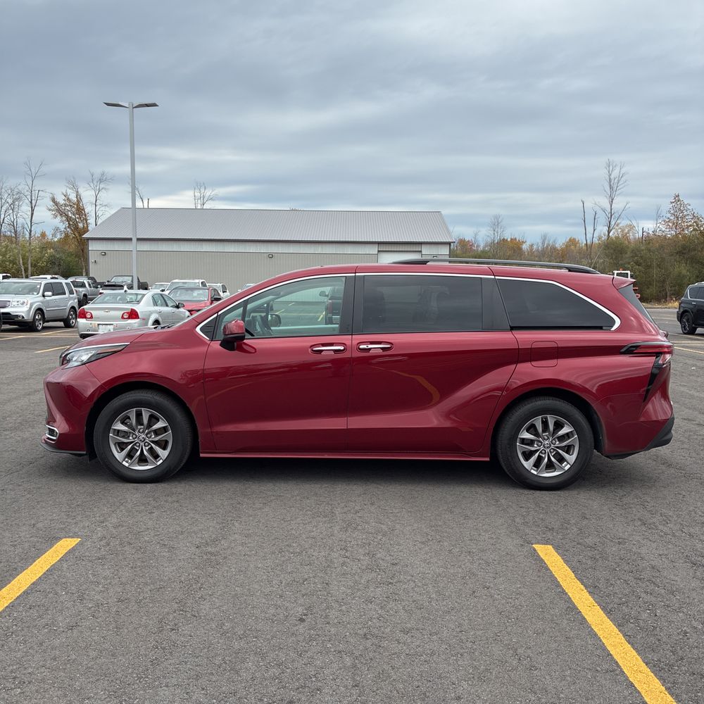 2022 Toyota Sienna XLE 7-Passenger