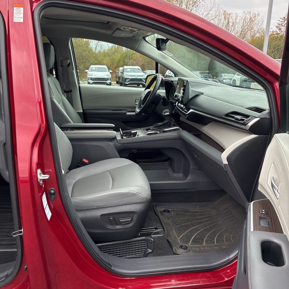 2022 Toyota Sienna XLE 7-Passenger