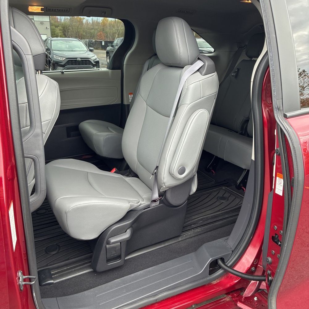 2022 Toyota Sienna XLE 7-Passenger