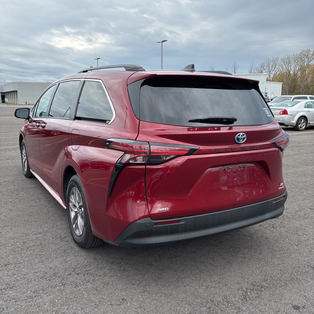 2022 Toyota Sienna XLE 7-Passenger