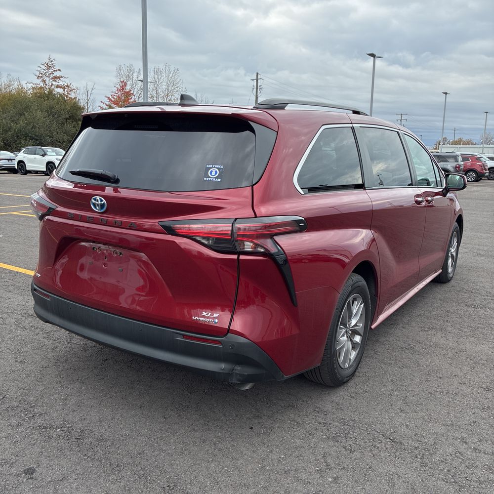 2022 Toyota Sienna XLE 7-Passenger