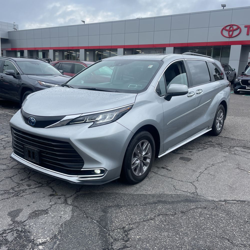 2023 Toyota Sienna XLE 7-Passenger