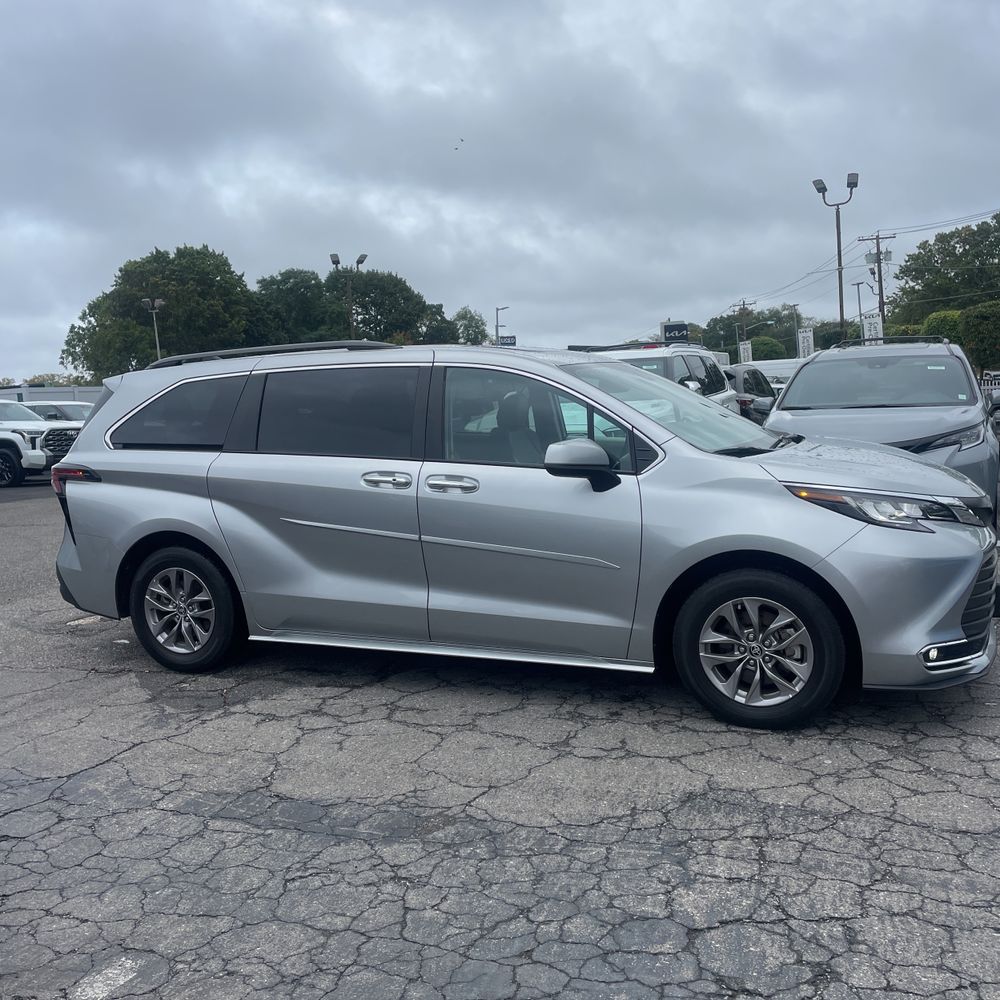 2023 Toyota Sienna XLE 7-Passenger
