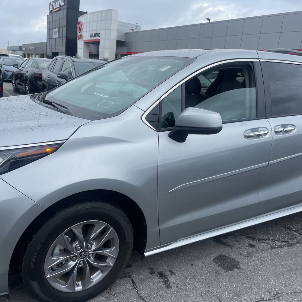 2023 Toyota Sienna XLE 7-Passenger