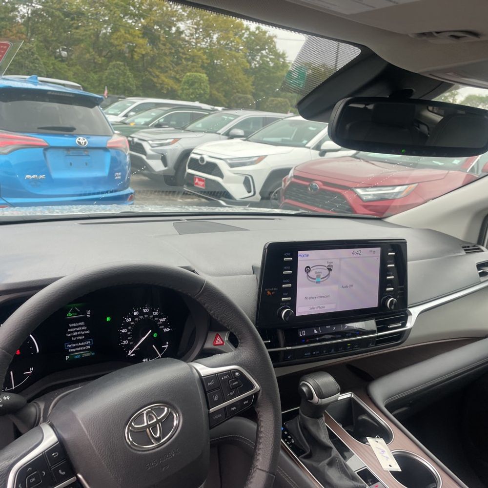 2023 Toyota Sienna XLE 7-Passenger