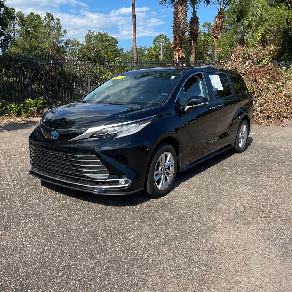 2023 Toyota Sienna Limited 7-Passenger