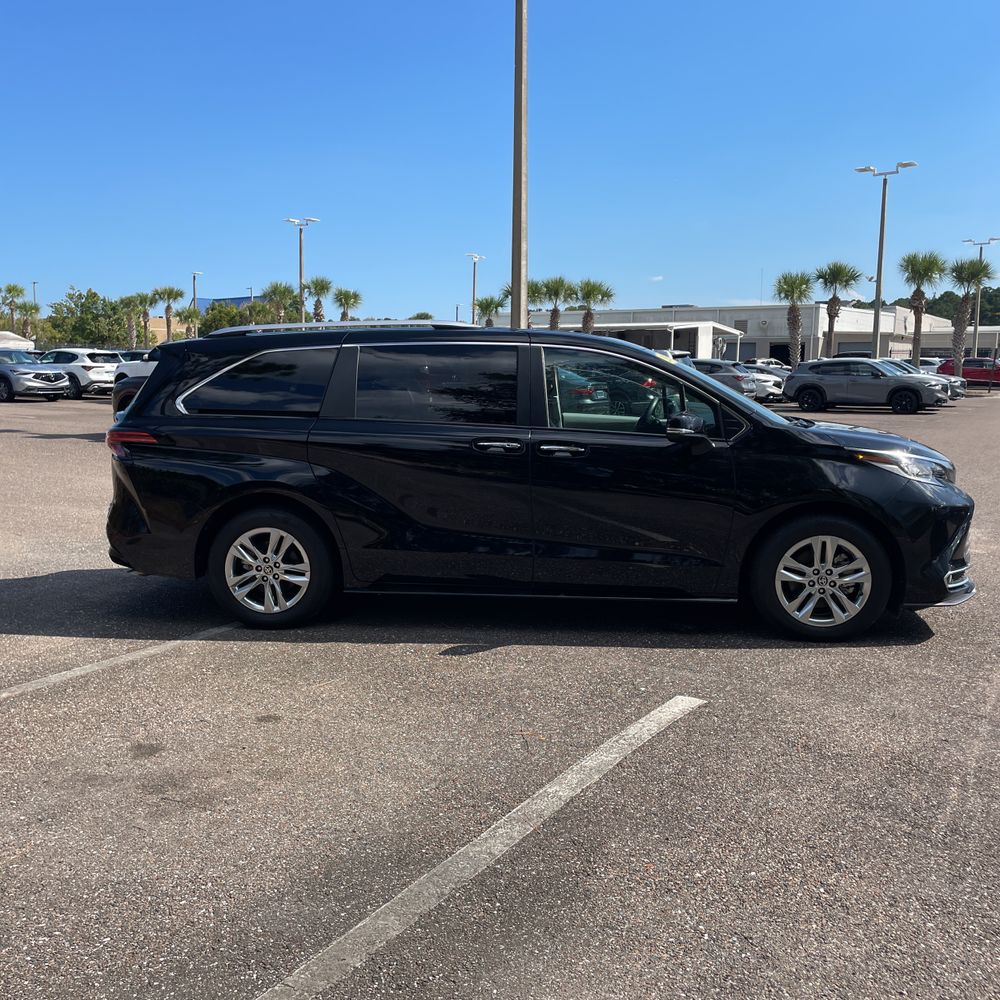 2023 Toyota Sienna Limited 7-Passenger
