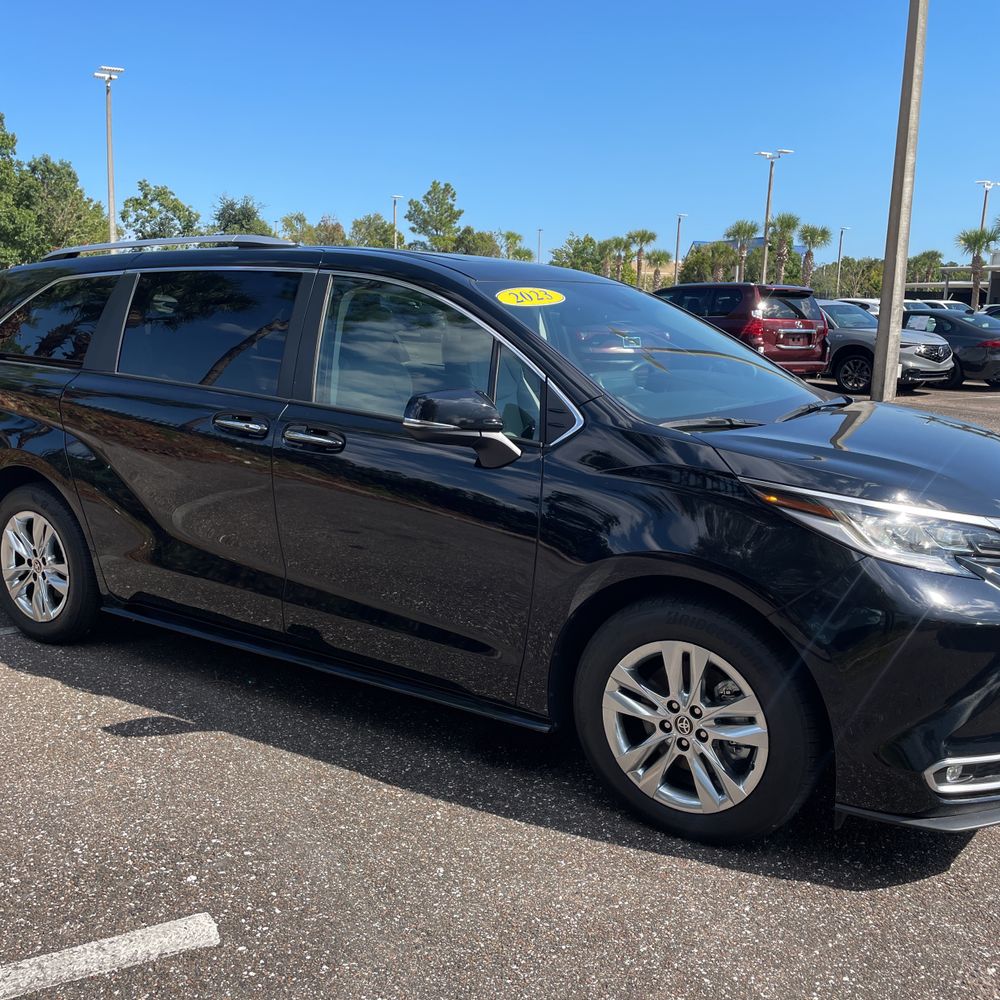 2023 Toyota Sienna Limited 7-Passenger