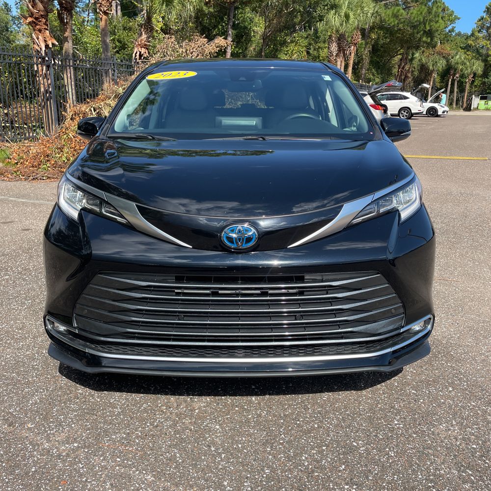 2023 Toyota Sienna Limited 7-Passenger