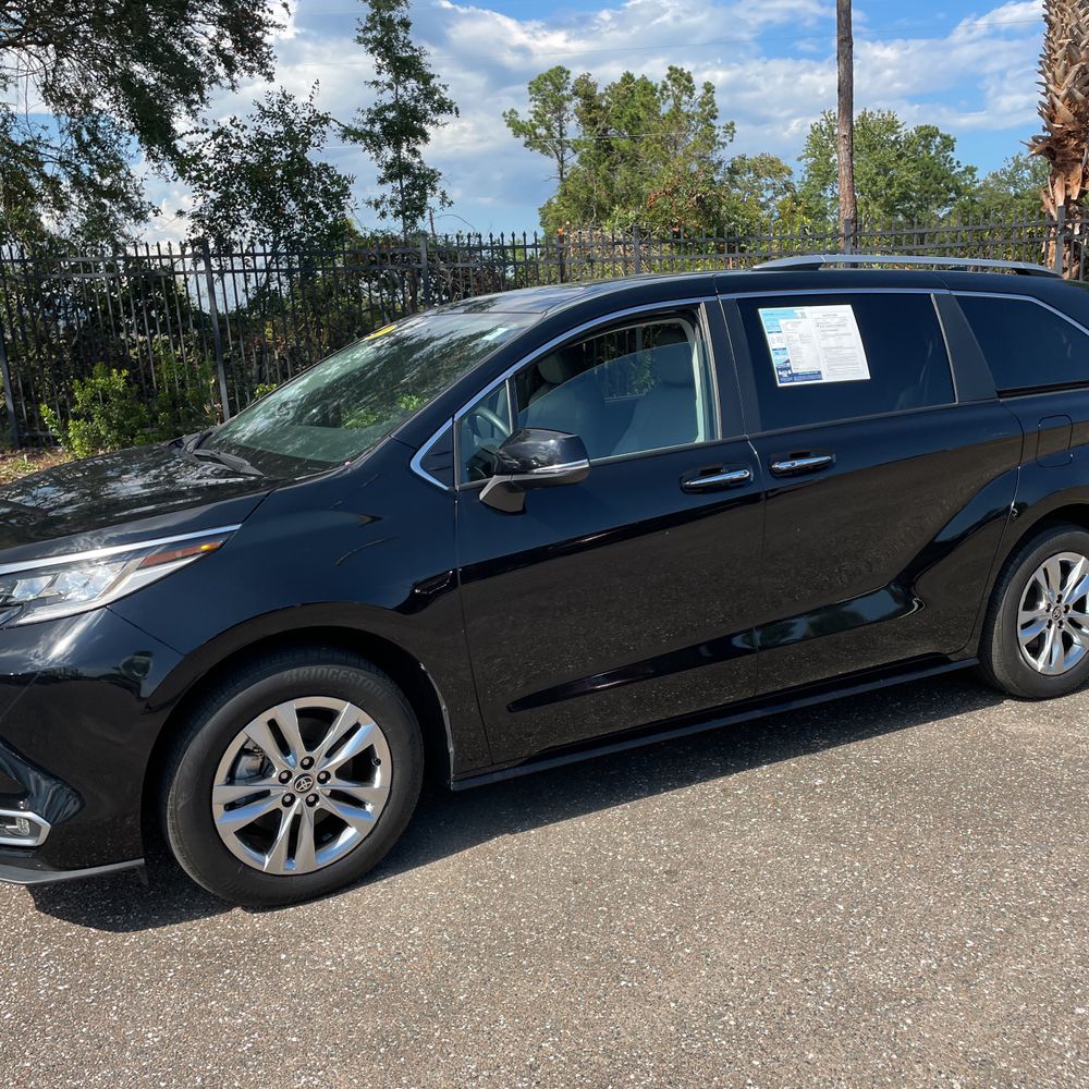 2023 Toyota Sienna Limited 7-Passenger