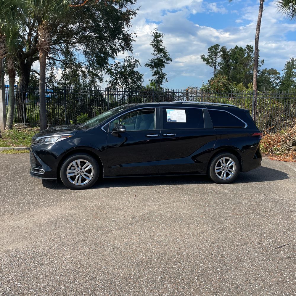 2023 Toyota Sienna Limited 7-Passenger