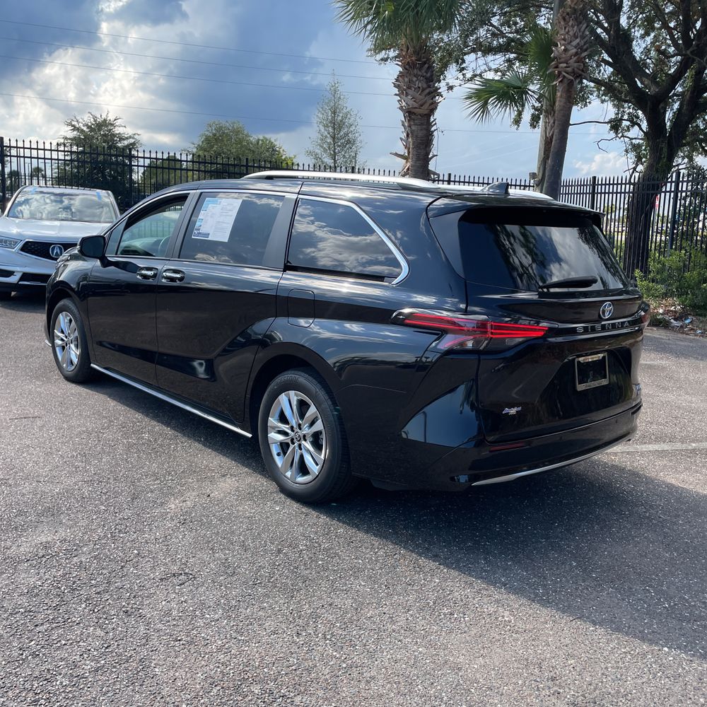 2023 Toyota Sienna Limited 7-Passenger