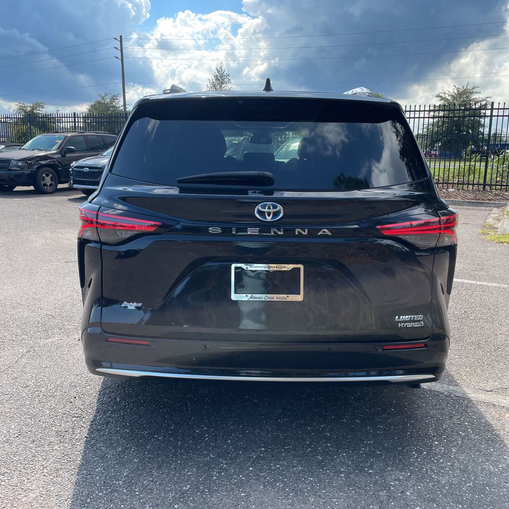 2023 Toyota Sienna Limited 7-Passenger