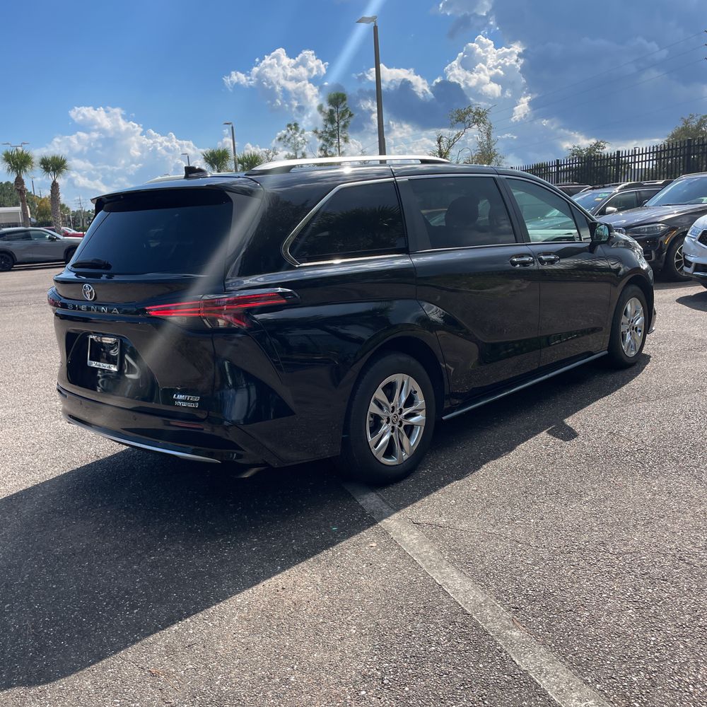 2023 Toyota Sienna Limited 7-Passenger