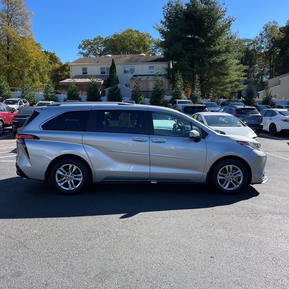 2024 Toyota Sienna Limited 7-Passenger