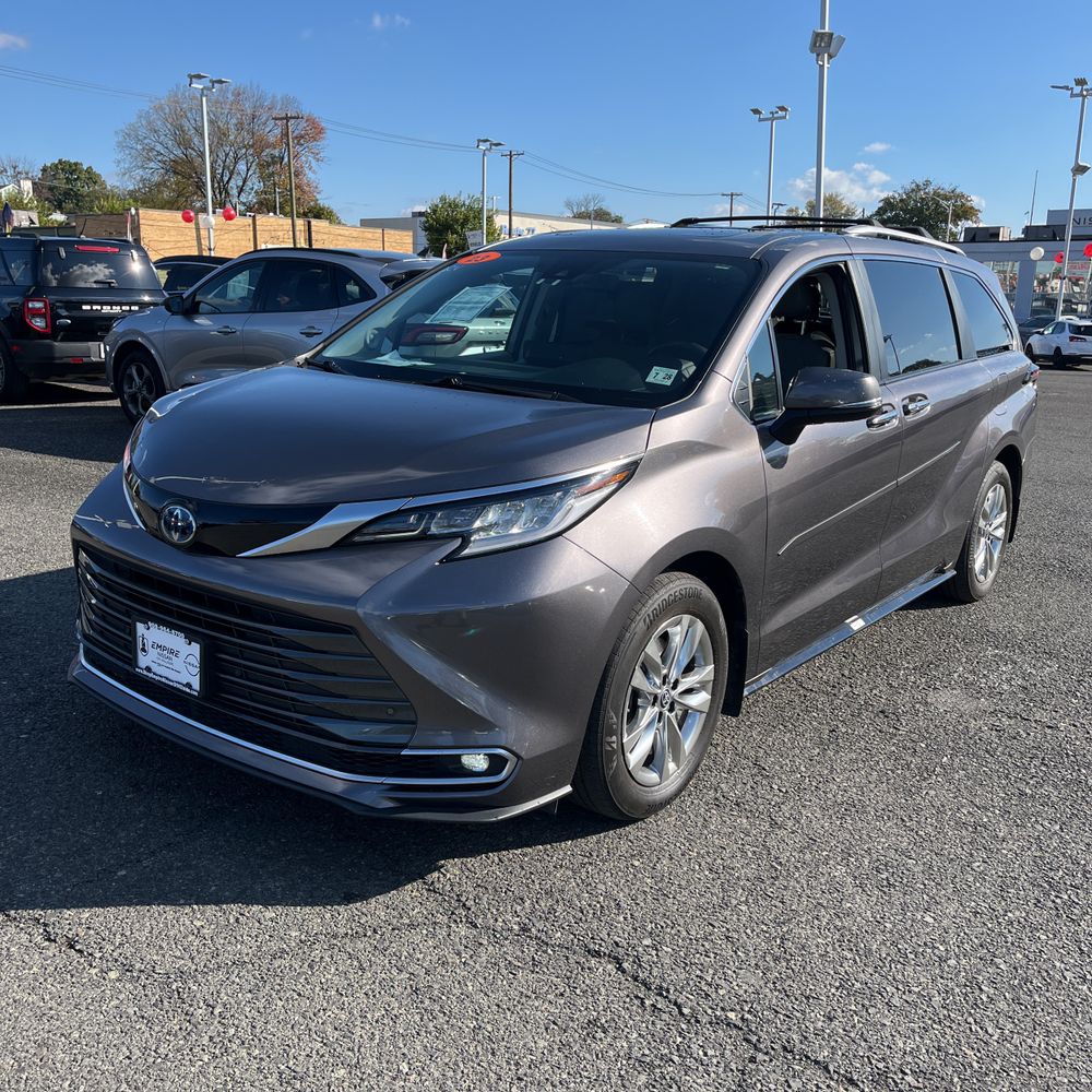2023 Toyota Sienna Limited 7-Passenger