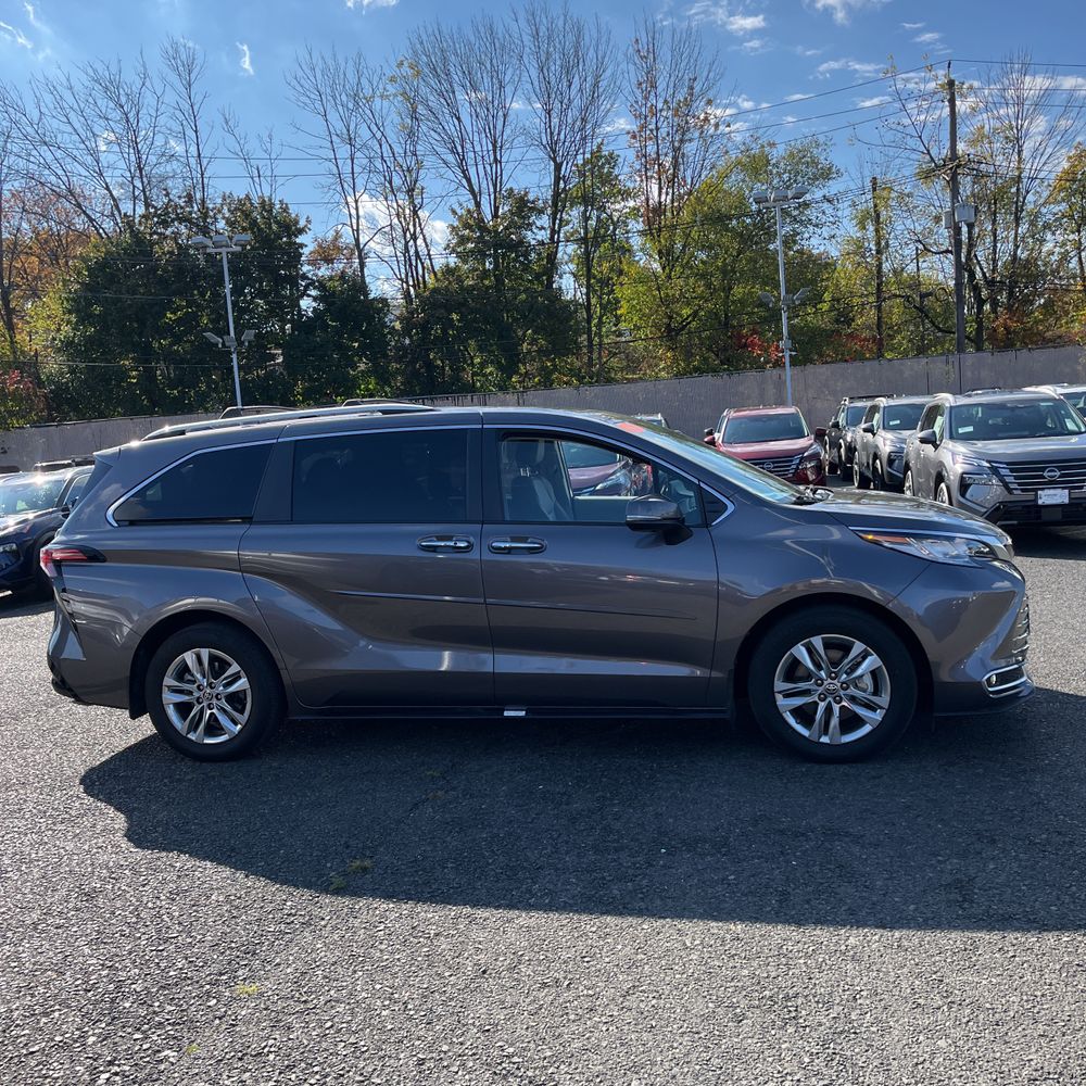 2023 Toyota Sienna Limited 7-Passenger