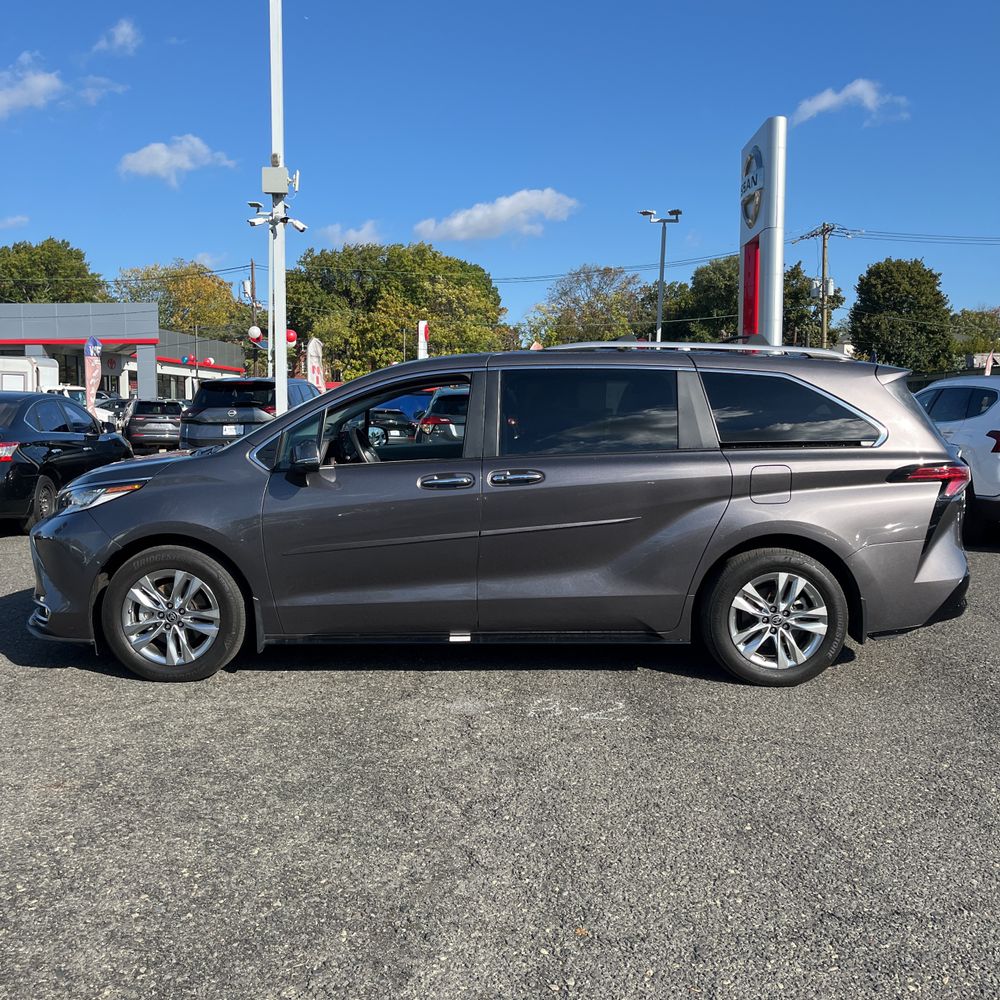 2023 Toyota Sienna Limited 7-Passenger