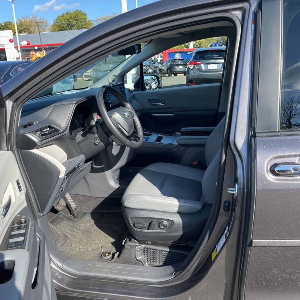 2023 Toyota Sienna Limited 7-Passenger