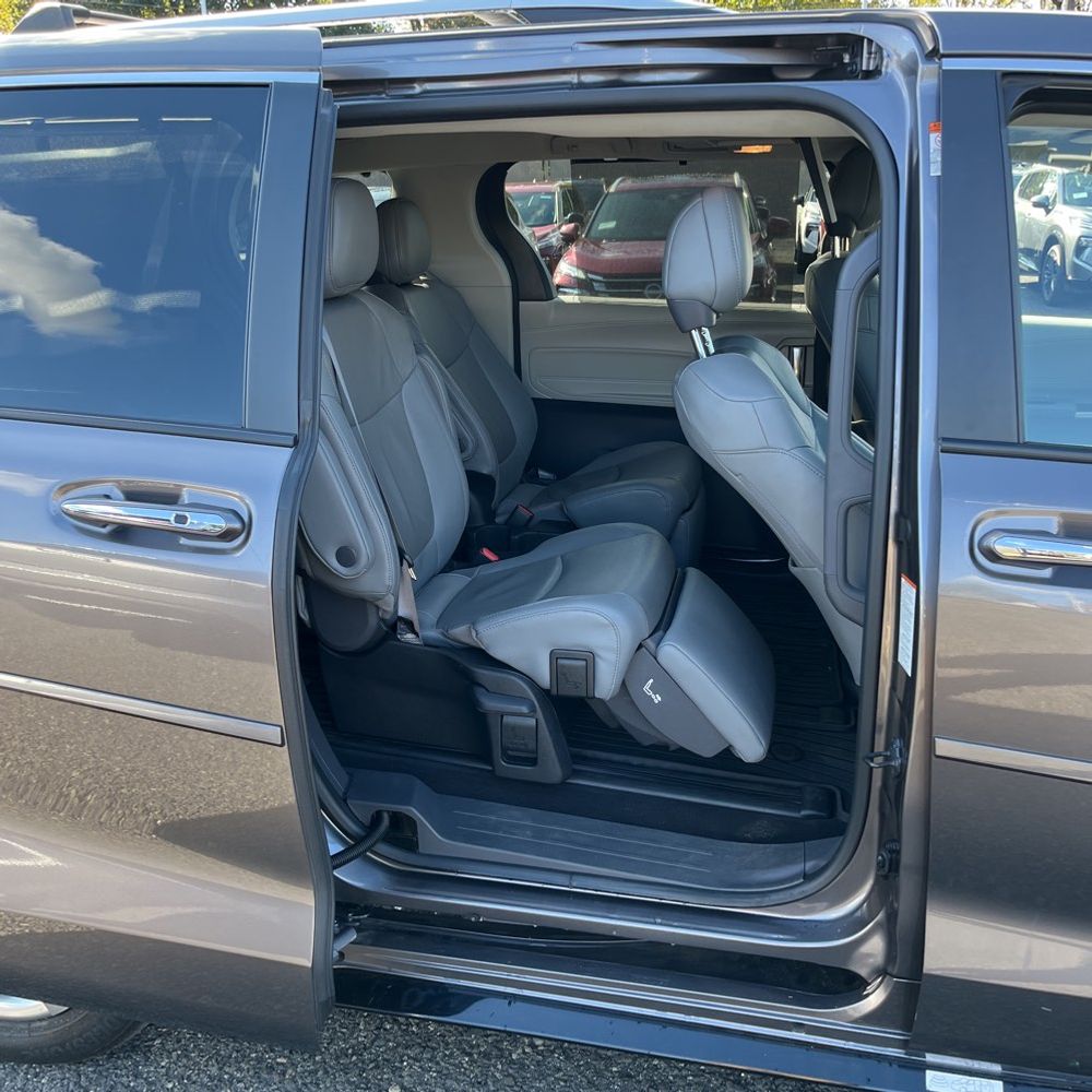 2023 Toyota Sienna Limited 7-Passenger