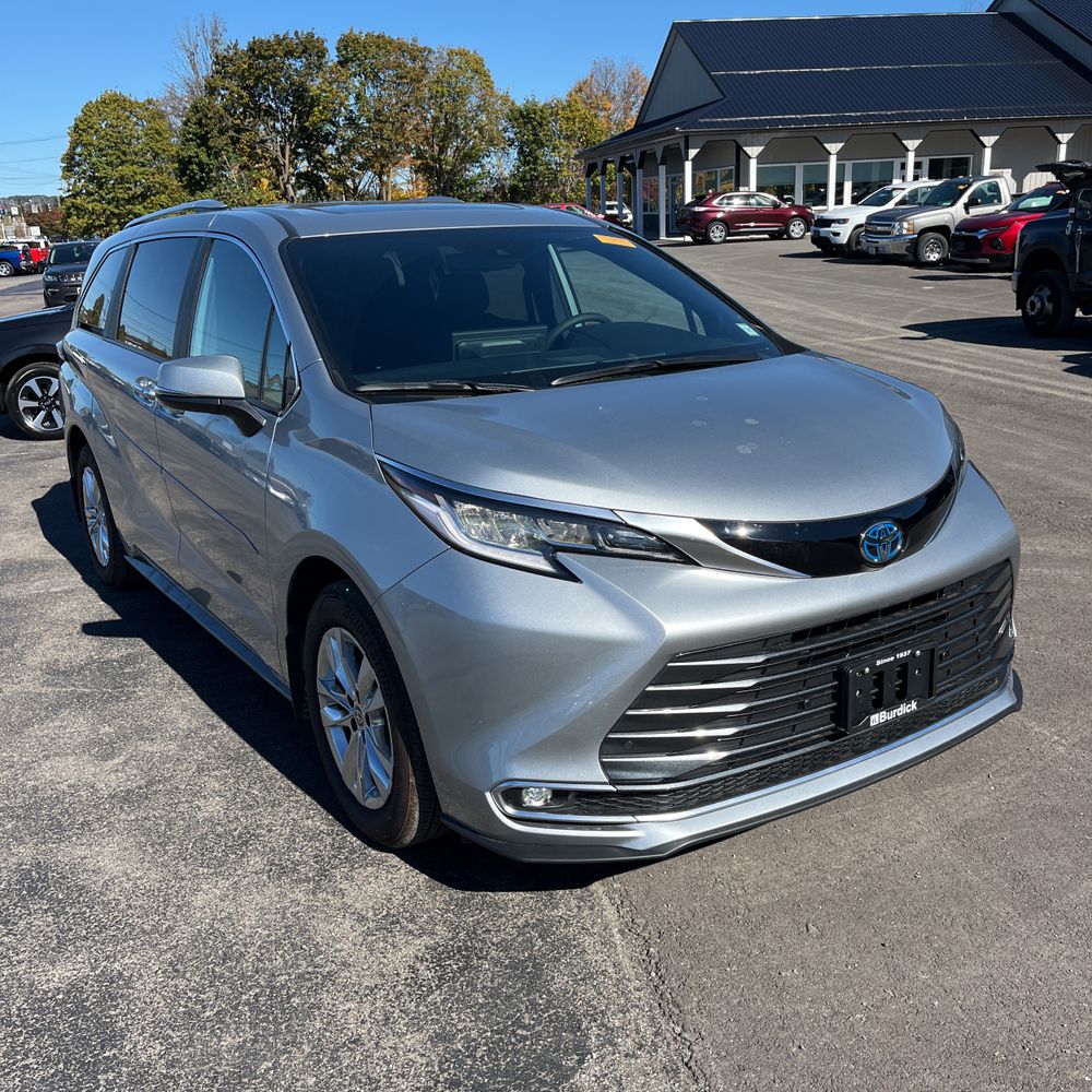 2025 Toyota Sienna Limited 7-Passenger