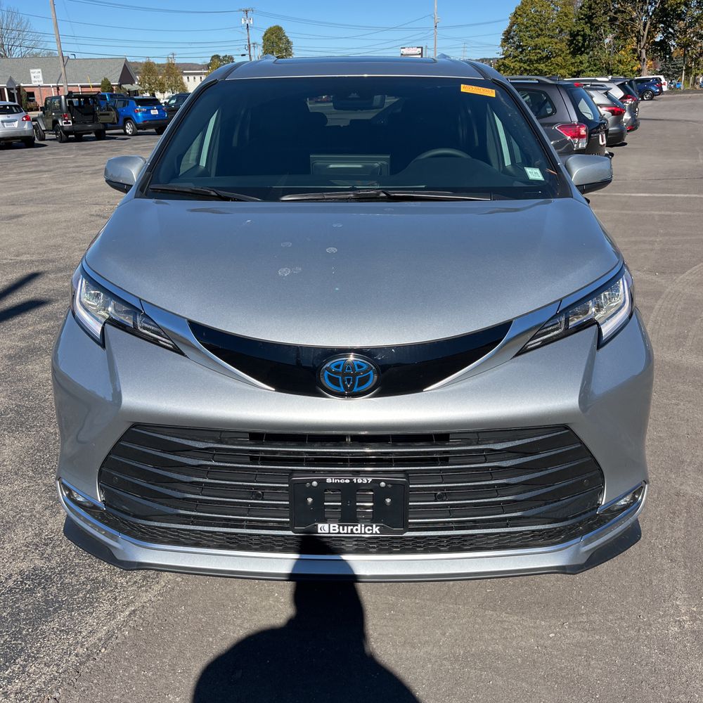 2025 Toyota Sienna Limited 7-Passenger