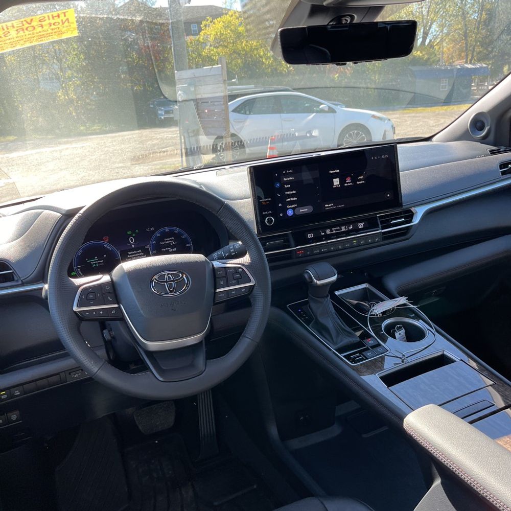 2025 Toyota Sienna Limited 7-Passenger