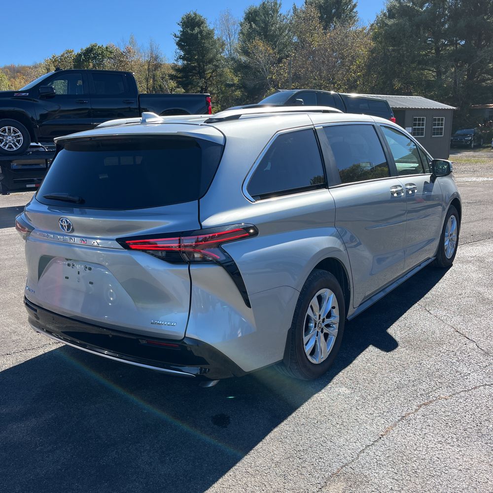2025 Toyota Sienna Limited 7-Passenger