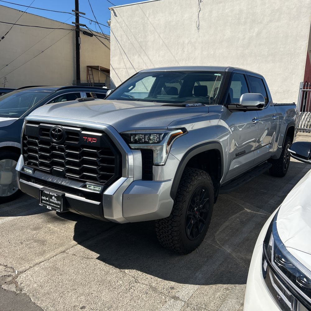 2023 Toyota Tundra Limited HV