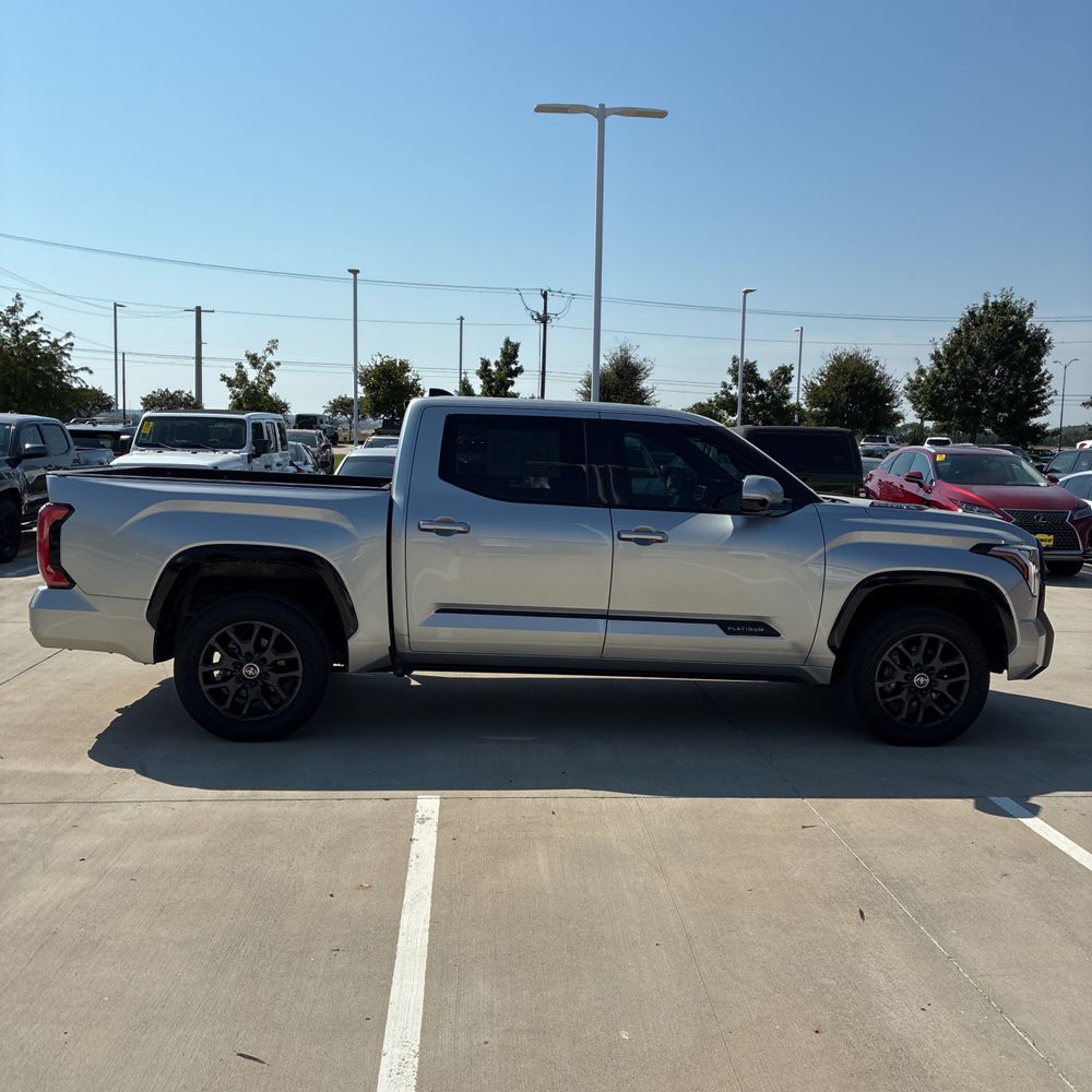 2023 Toyota Tundra Platinum HV