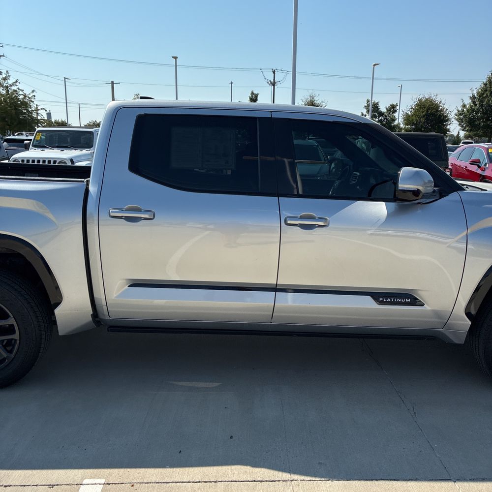 2023 Toyota Tundra Platinum HV