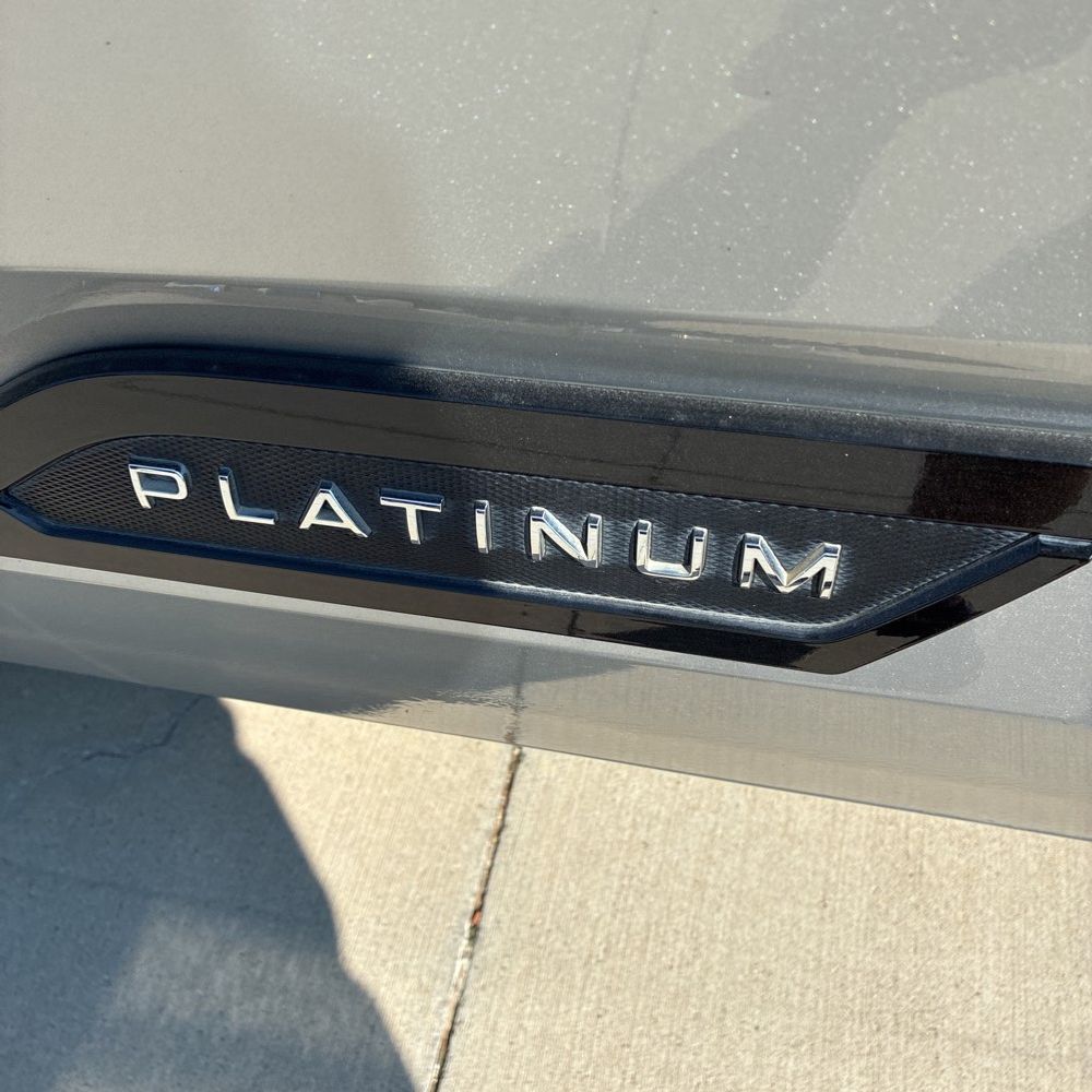 2023 Toyota Tundra Platinum HV