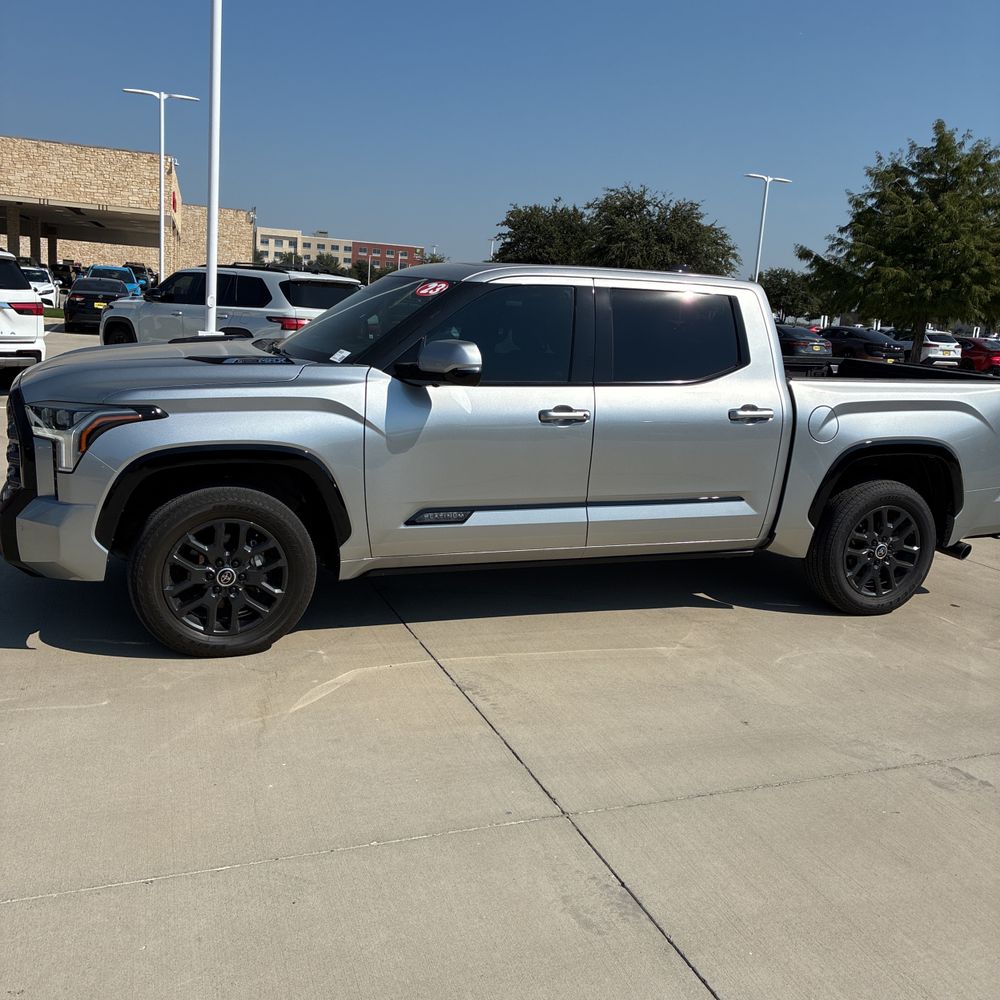 2023 Toyota Tundra Platinum HV
