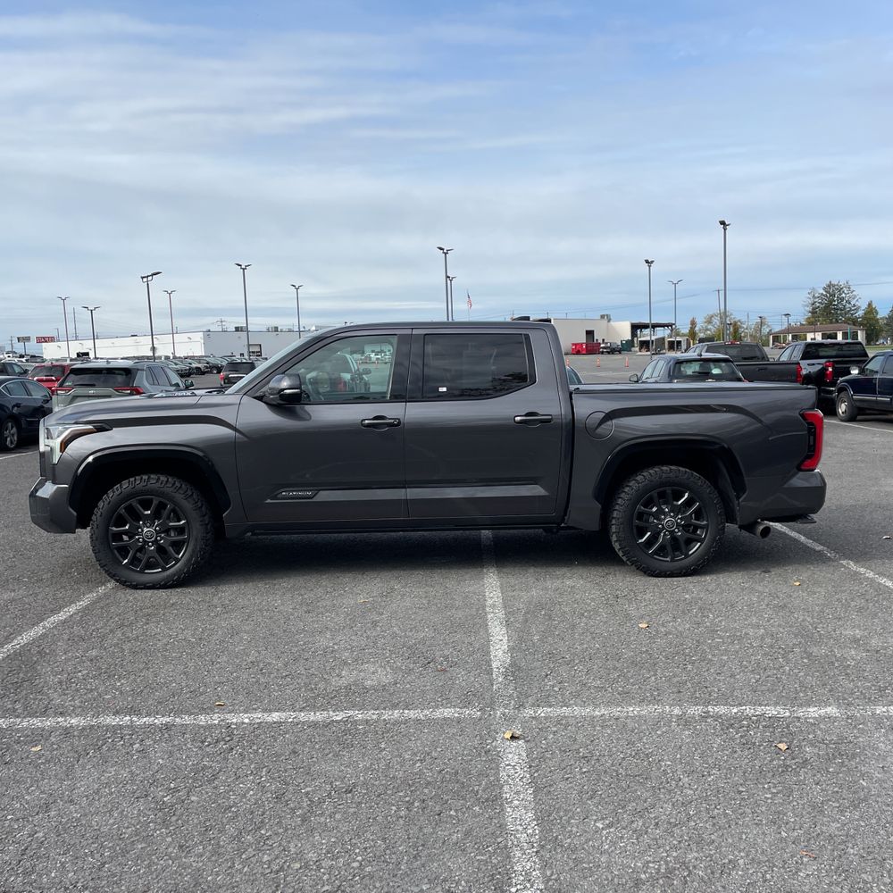 2023 Toyota Tundra Platinum HV