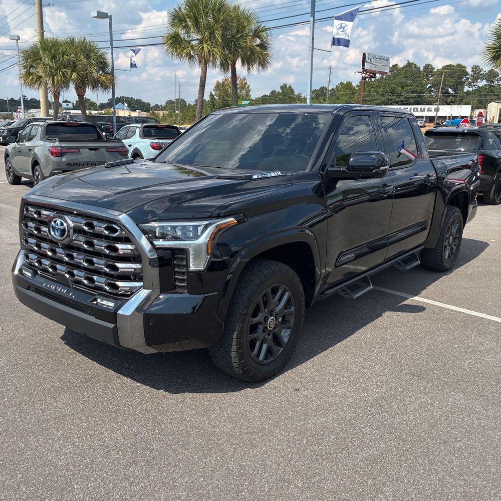 2024 Toyota Tundra Platinum HV
