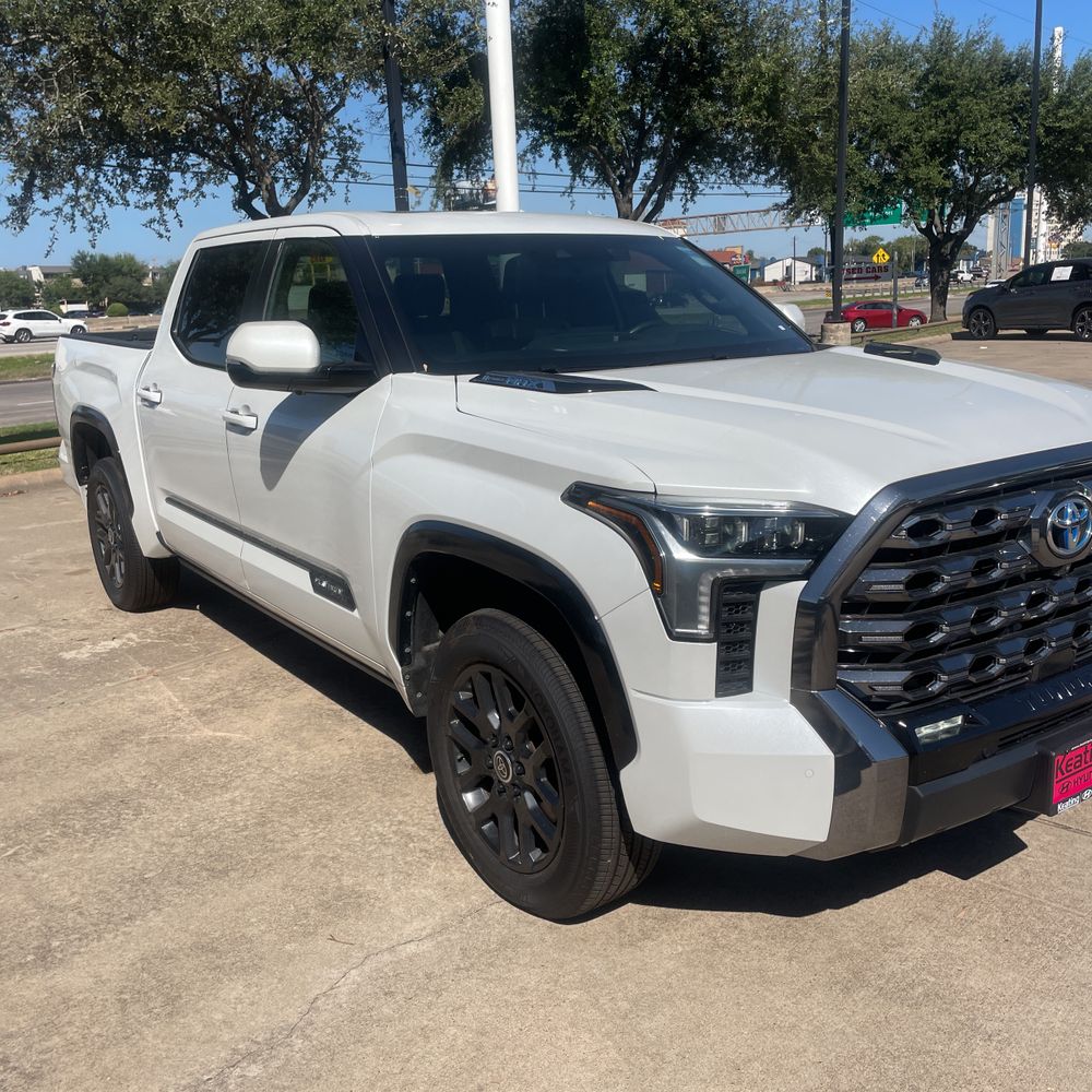 2024 Toyota Tundra Platinum HV