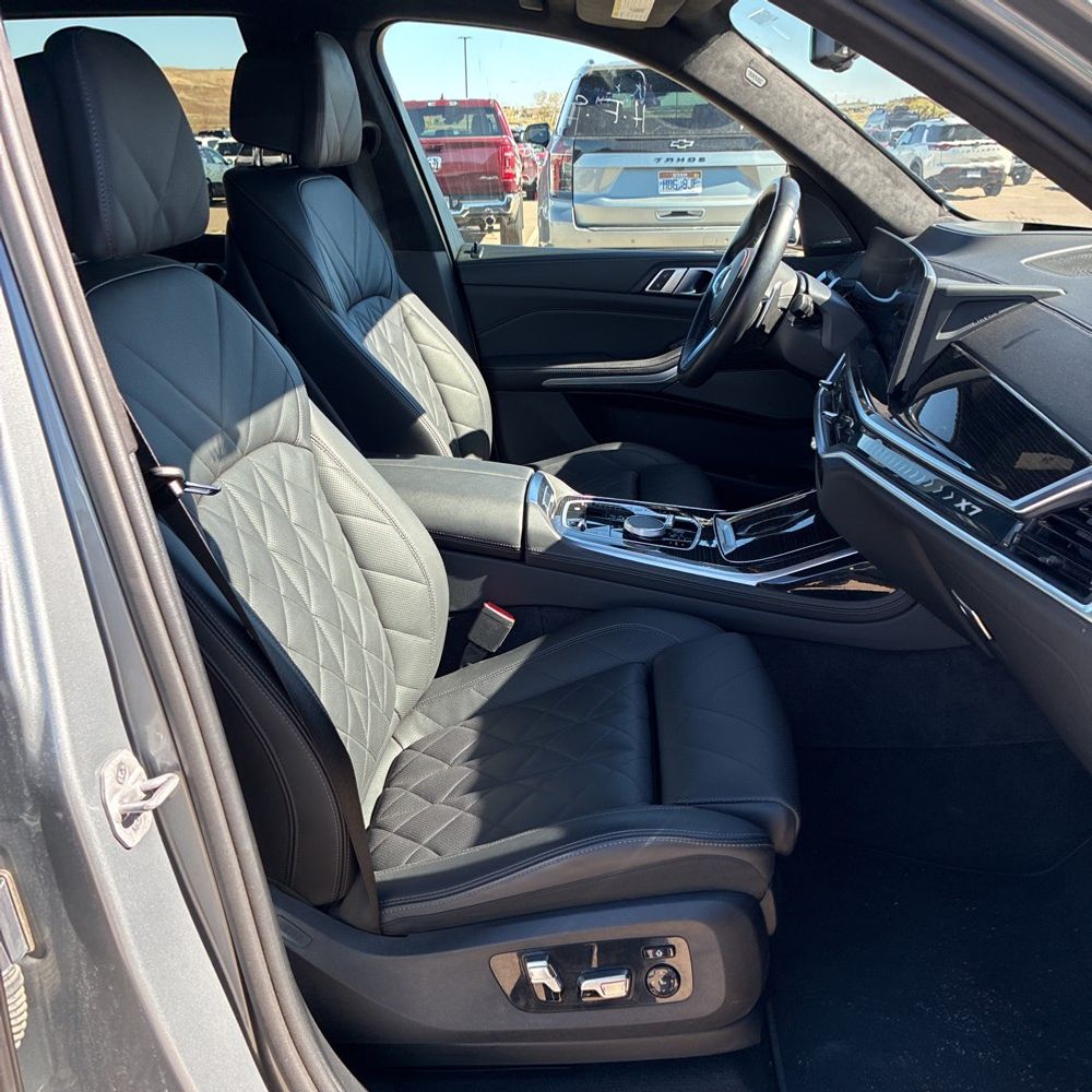 2025 BMW X7 XDrive40i