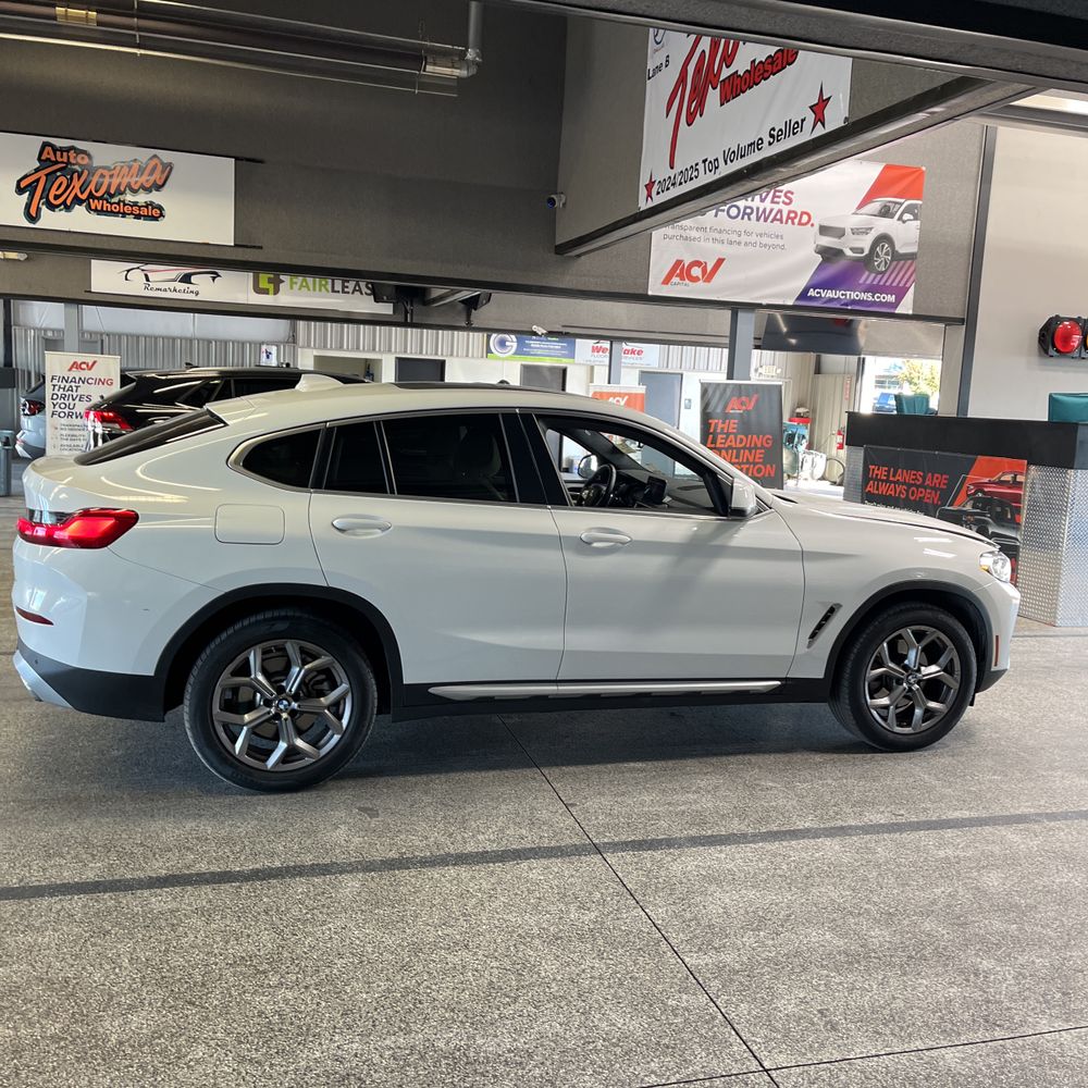 2025 BMW X4 XDrive30i