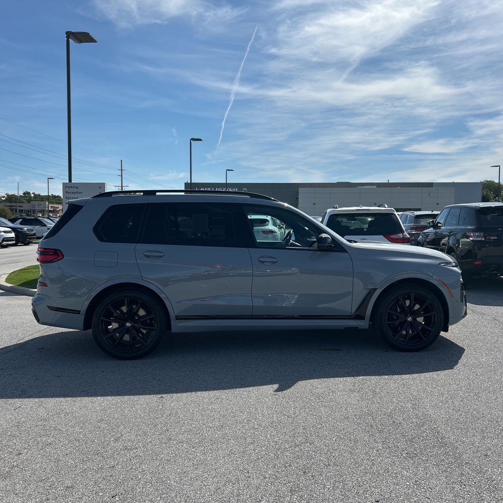 2024 BMW X7 M60i