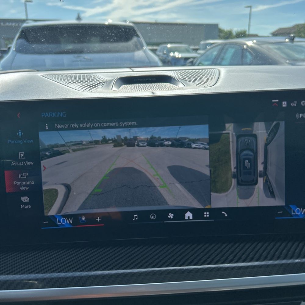 2024 BMW X7 M60i